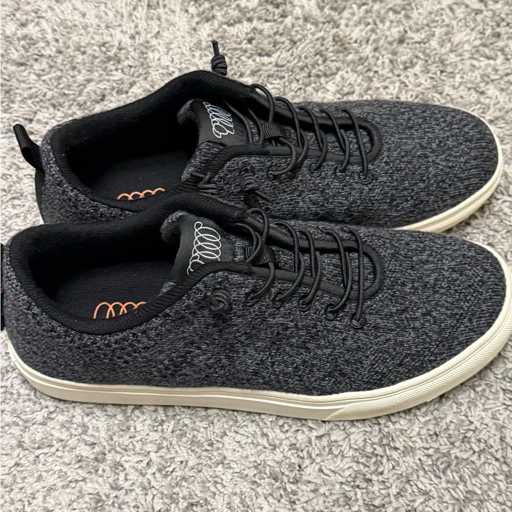 Women’s gray/black Knit Sneakers